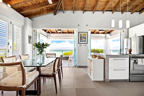 Casa Salinas | A spacious waterfront home
