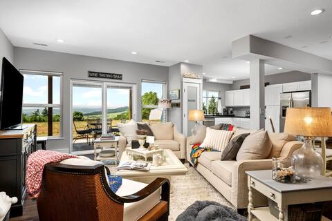 Panoramic Valley and Vineyard Views, Pet Friendly
