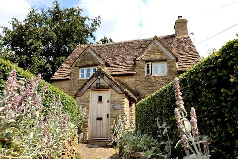 Idyllic Historic Cottage