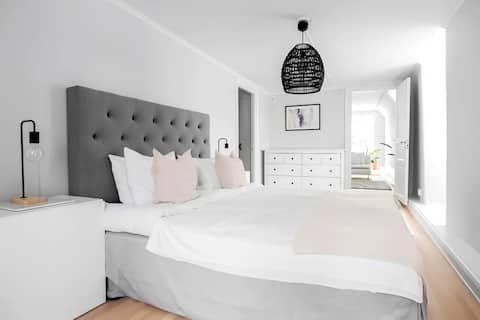 Newly renovated 3 bedroom topfloor apartment