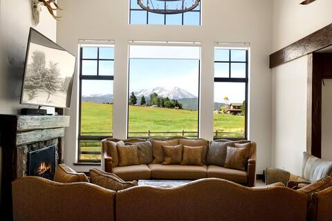 Green Meadow Vista | Sleeps 16, Hot Tub & Views