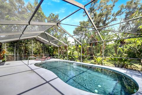 Palm Harbor Estate w/ Pool & Fruit Trees on Acre