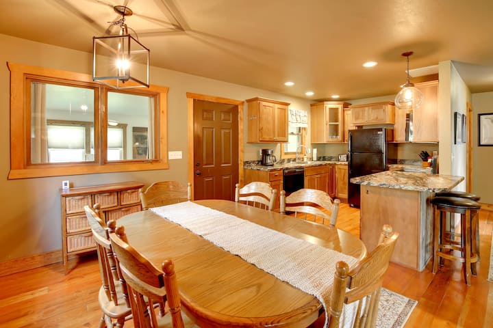 Cozy Lead Cabin w/ Deck < 1 Mi to Ski Slopes! - Cabins for Rent in  