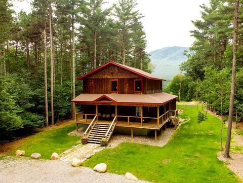 Luxurious Cabin in the Woods