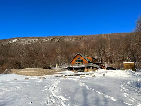 Luxury Lodge across from Bristol Mountain Skiing