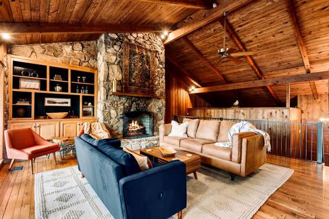 Chic Lakefront Home｜6 bdrm/4bath & Private Dock!