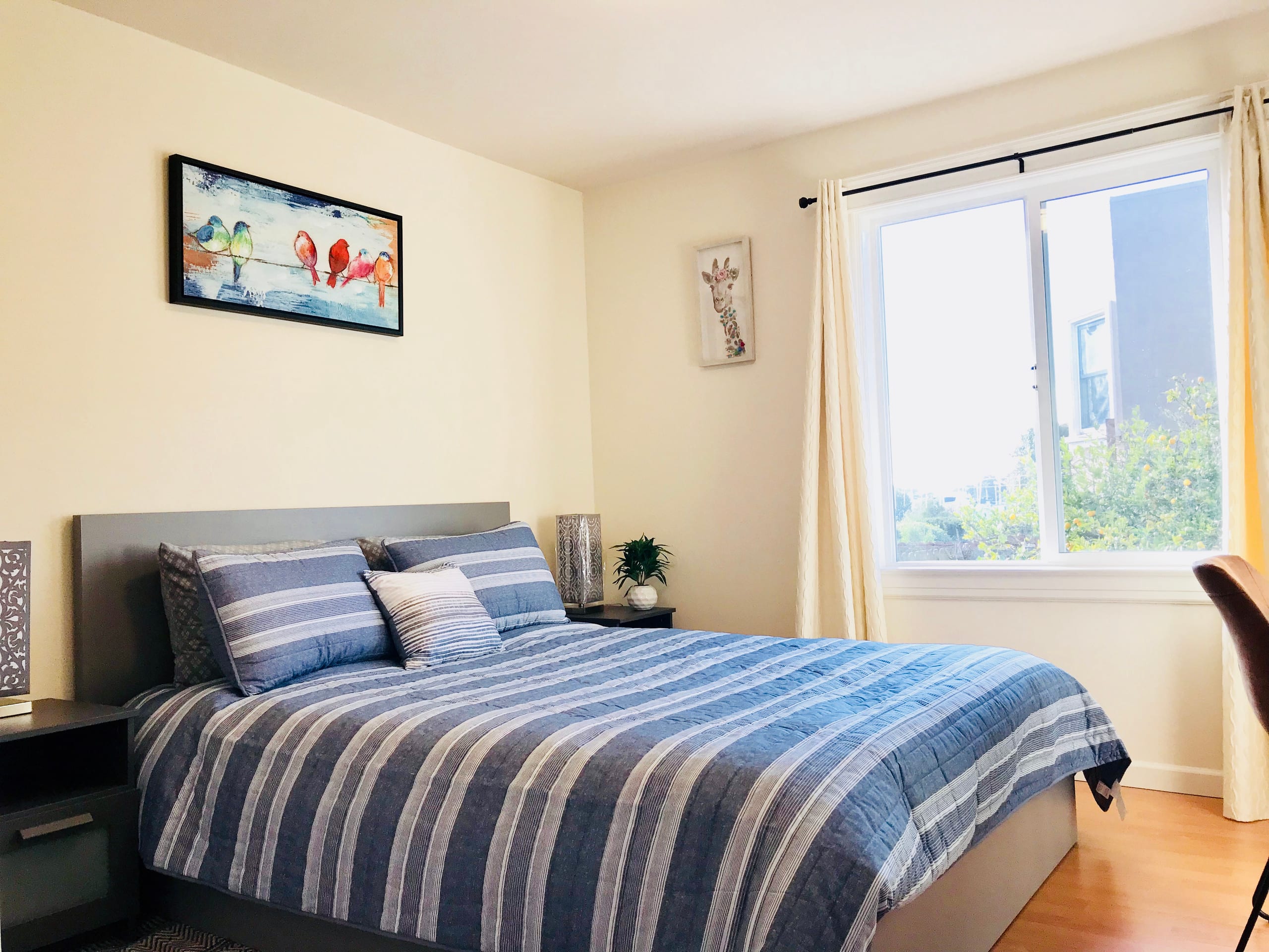 Relaxed 3B/2Ba Home with Private Parking - Image 41