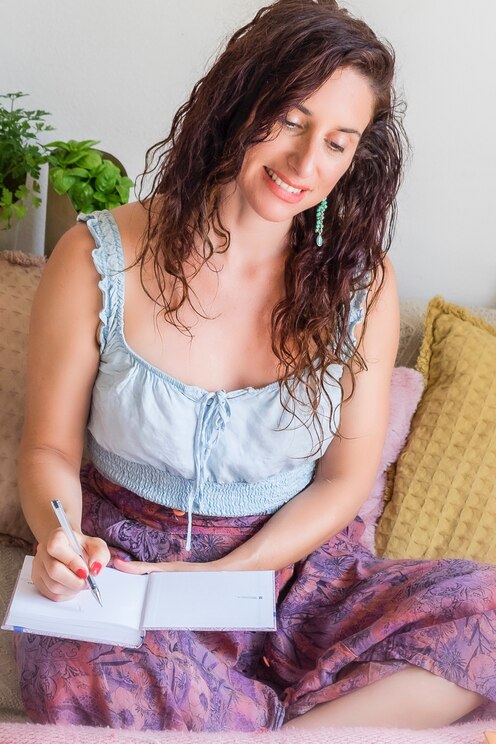 Show full-screen, host-provided image