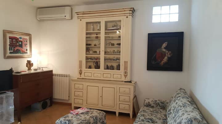 всекидневна с разтегателен диван