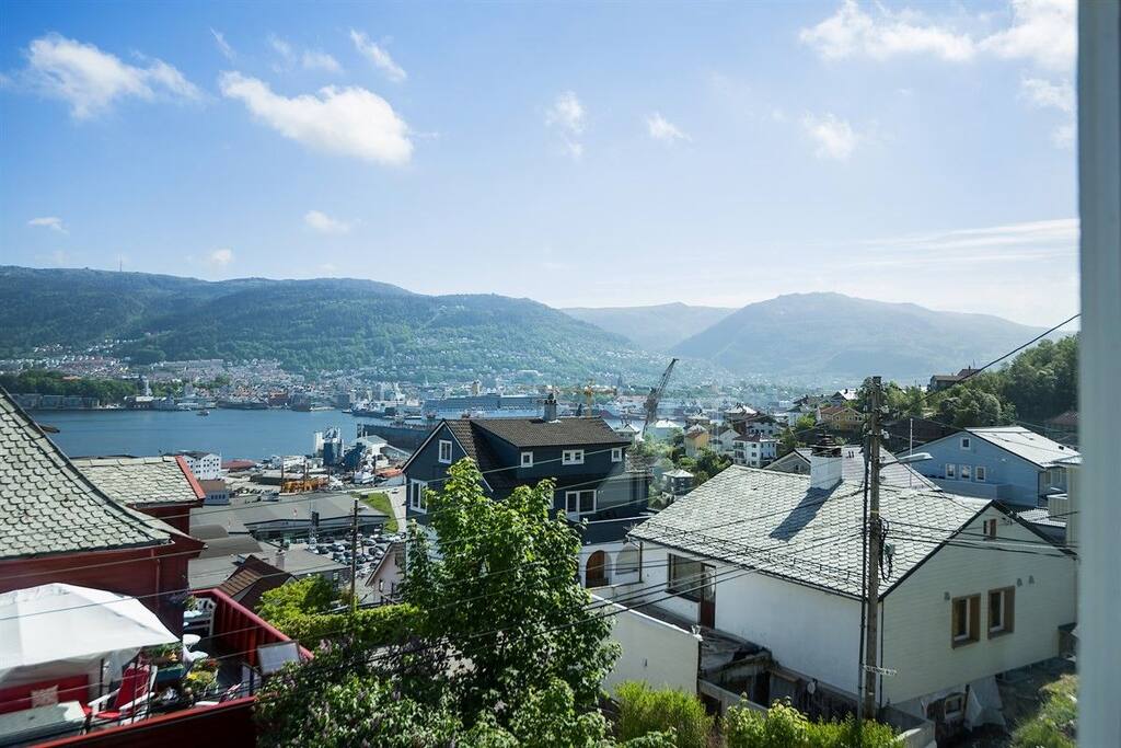 View from the livingroom
You can see both Fløien and Ulriken.