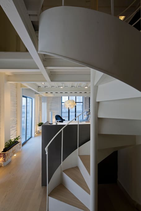 Escalera para llegar a la recámara