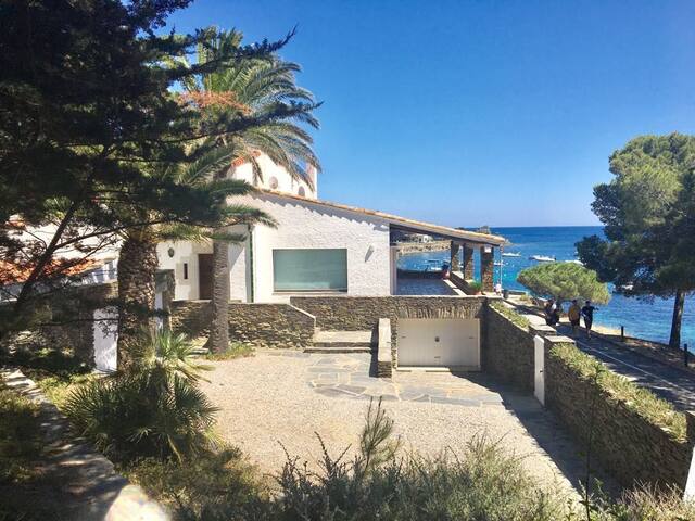 Casa a Primera Línia de Mar gallery image 2