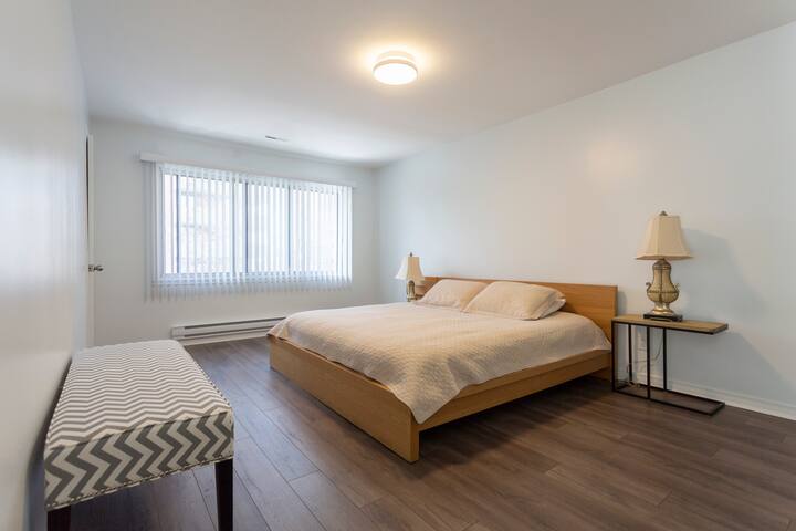 Bright, renovated, spacious 3 bedrooms, 2 bathroom