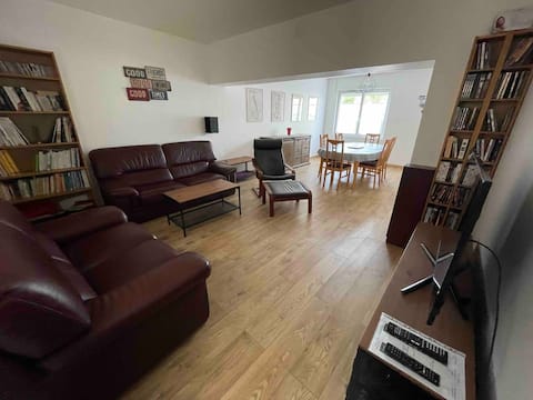 House 15' from Disney, 25' from Paris