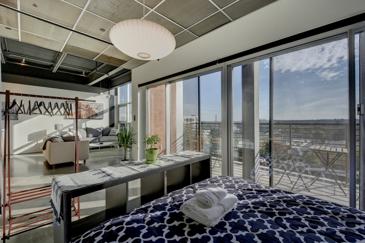 Stay on 6th Street | Walk to Convention Center