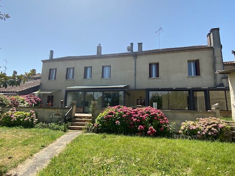 Large townhouse with garden 14 people