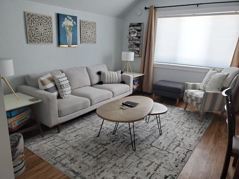 Upper Unit-Hawthorne Area-15 min walk 2 dwtn Fargo