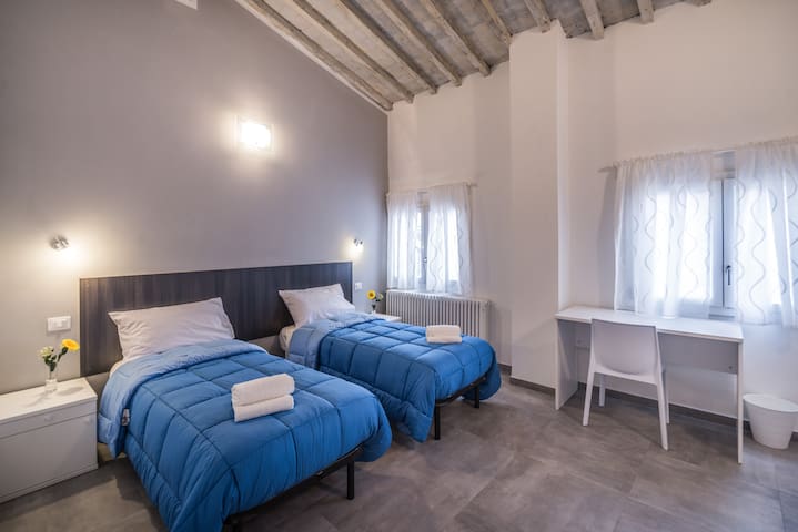 For LARGE groups/families at 100m from the DUOMO gallery image 5