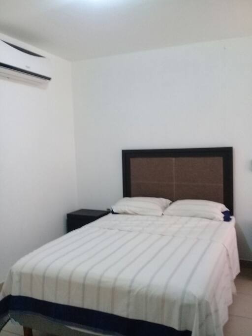 cama matrimonial con dos buros