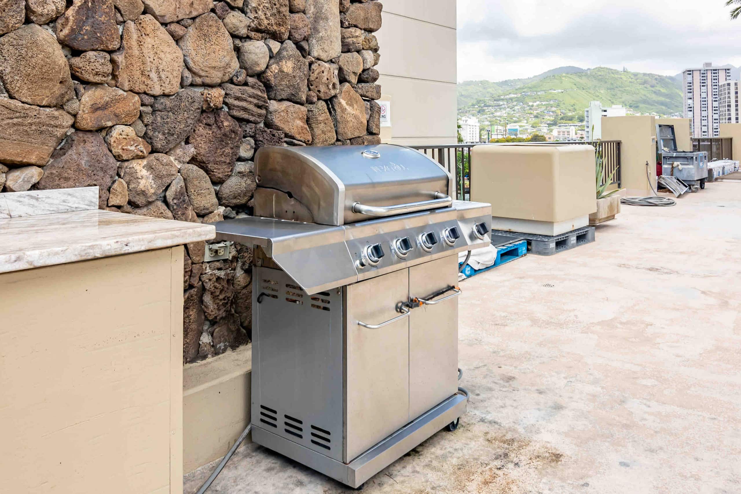 Condo in Honolulu · ★4.72 · Studio · 2 beds · 1 private bath - Image 38