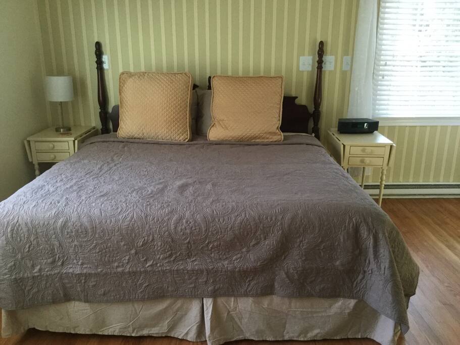 Master bed room sleep 2or 3 king sized bed