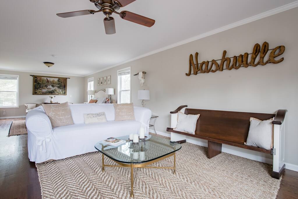 The Farmhouse at Spencer Creek Meadow, Franklin, Tn Guesthouses for