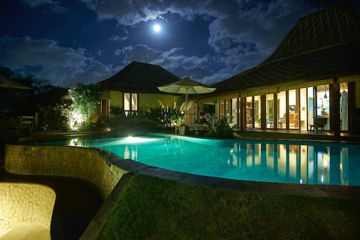 Villa avec vue sur l'océan à Uluwatu - Villas à louer à Uluwatu, Bali,  Indonésie - Airbnb