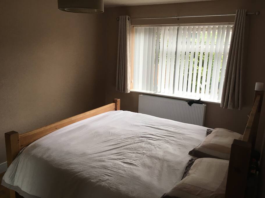 Super kingsize bed