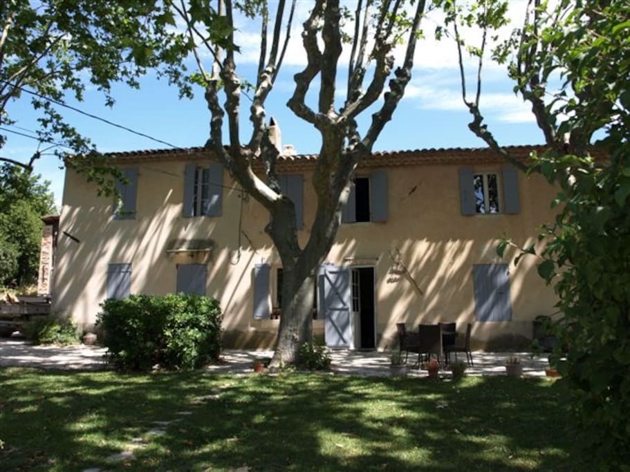 mas provençal authentique, rénové tout confort