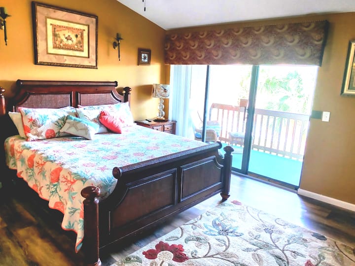 Large Master Bedroom with King size bedroom; walk in closet & full  bath en-suite;  large walk in shower.
TV & full size dresser & walk in Closet
