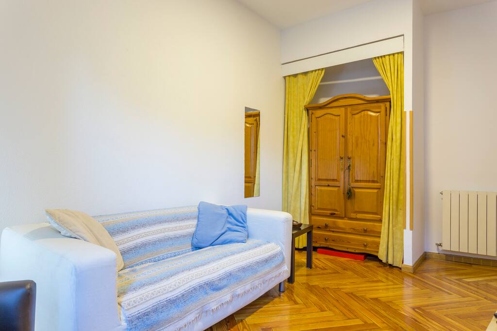 SALA DE LA TV, amplia y acogedora.