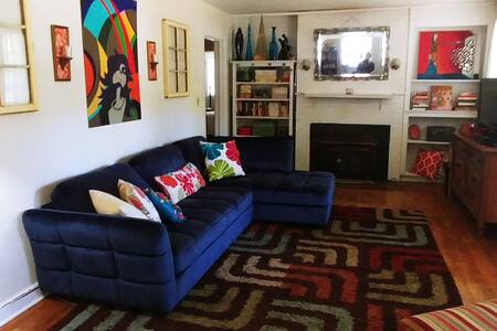 Artsy, quaint house near beach and downtown