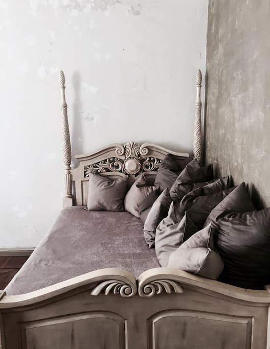 Beautiful Stylish & Big Room in the
heart of Berlin Mitte