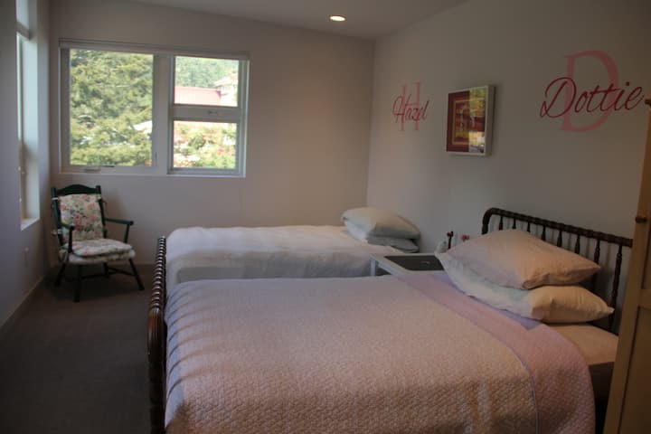 upstairs: two double beds