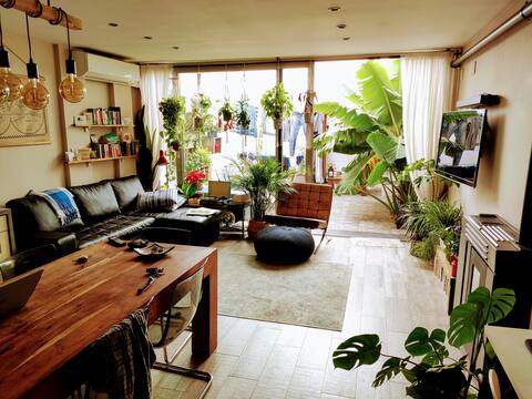 Light modern flat with patio +wifi and homeworking
