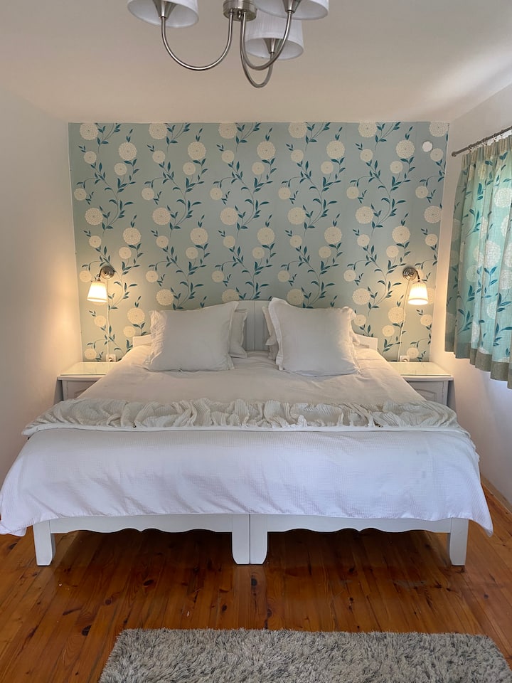 主露台卧室。200厘米皇帝床 