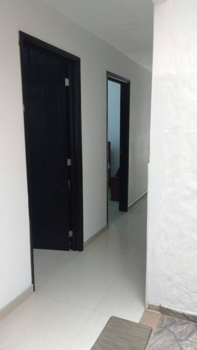 Vista de la entrada a la habitación