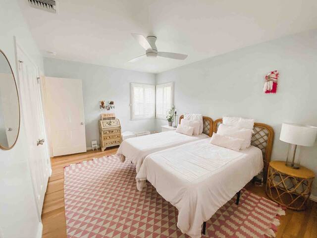 Happy Cheviot Hills Family Home gallery image 4