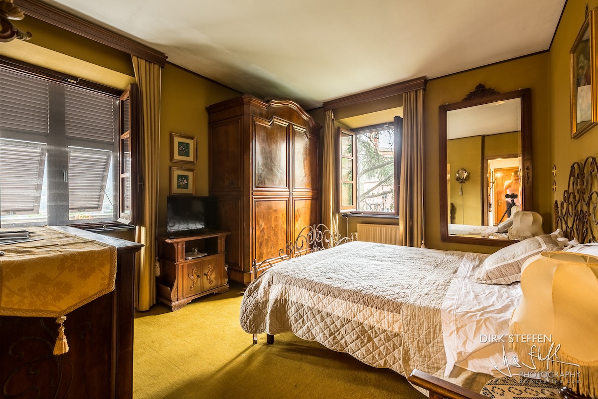 主卧室俯瞰花园