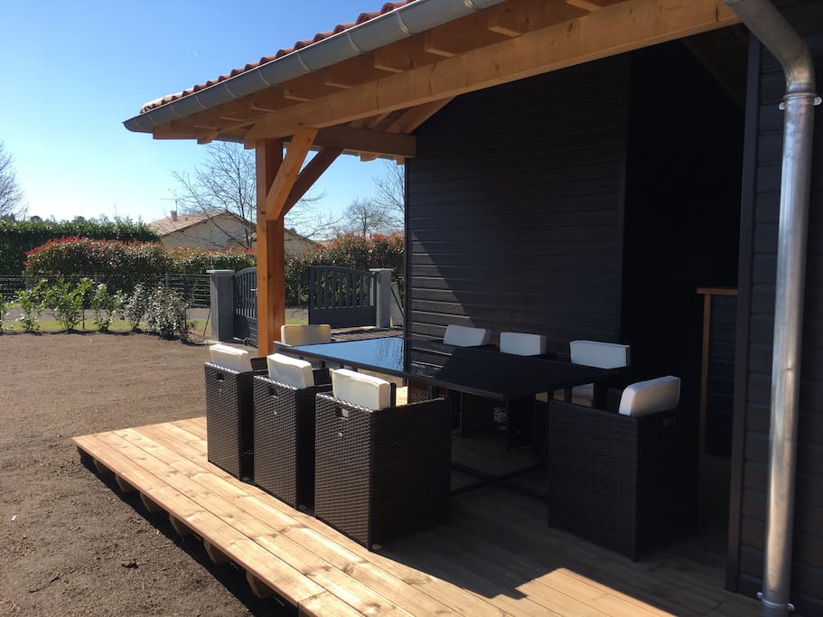 La cuisine d'été et le salon de jardin