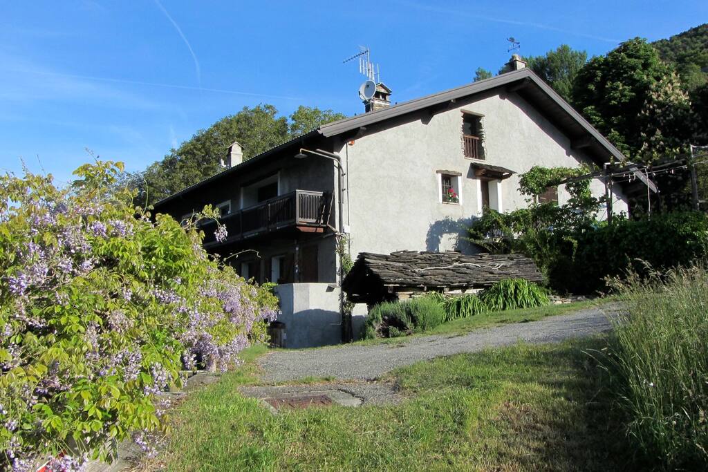 La casa da sud-est con glicine
