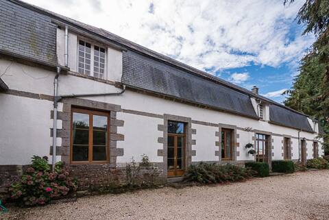 L'Orangerie, large country house with spacious garden.