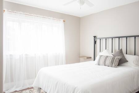 Minutes walk to the Falls, Clifton Hill and Casino