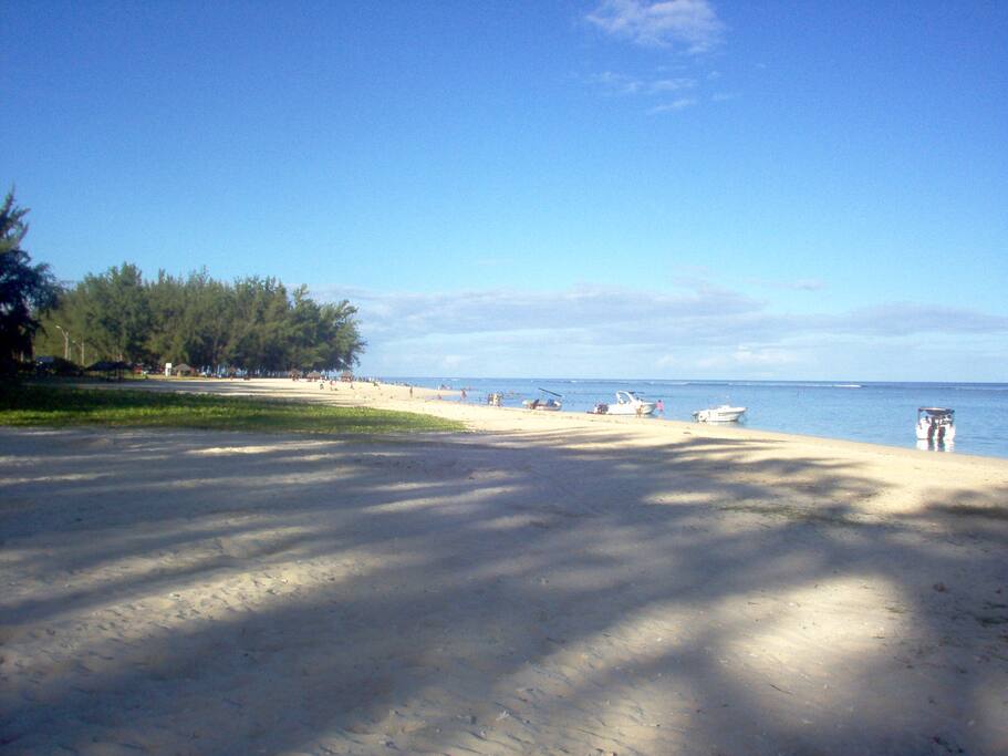 BEAUTIFUL BEACH CLOSE TO THE APPARTMENT 3 MINS WALK
CLOSE TO RESTAURENTS