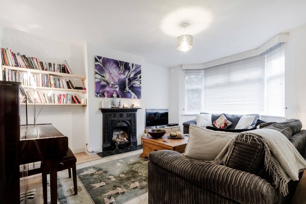 Sitting room.