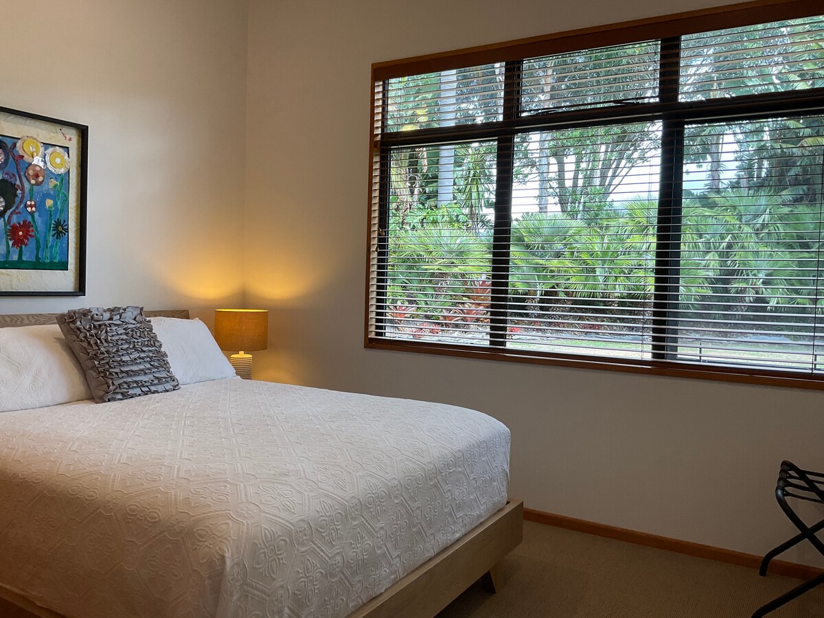 Საძინებელი 2
საწოლი 152 × 203 სმ.