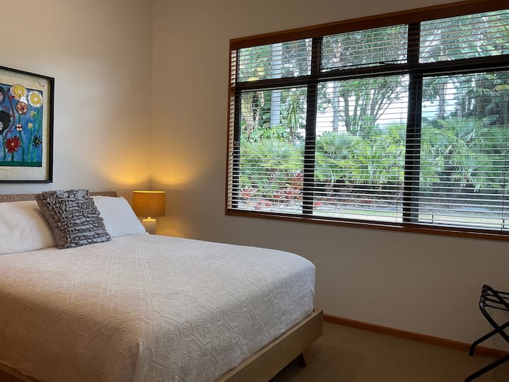 Bilik Tidur 2
Katil queen.