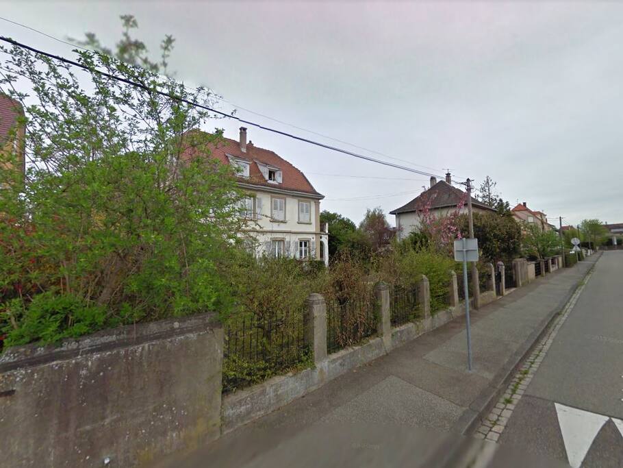La Maison vue de la rue