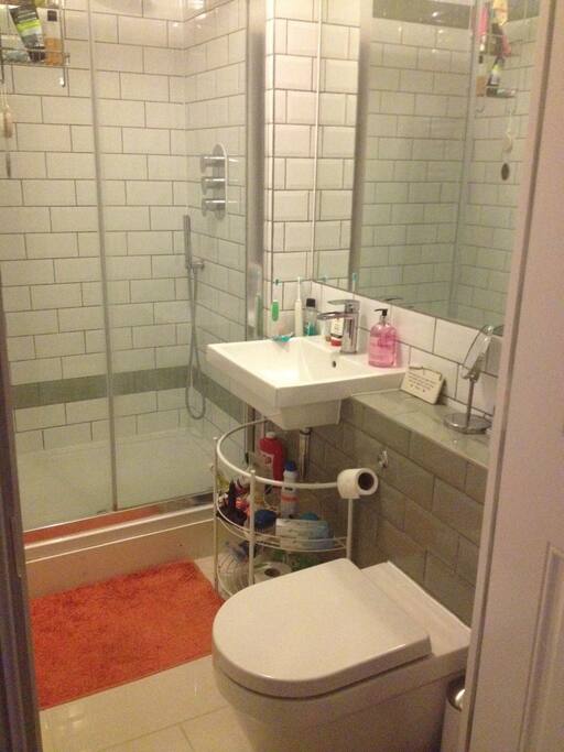 The en suite bathroom