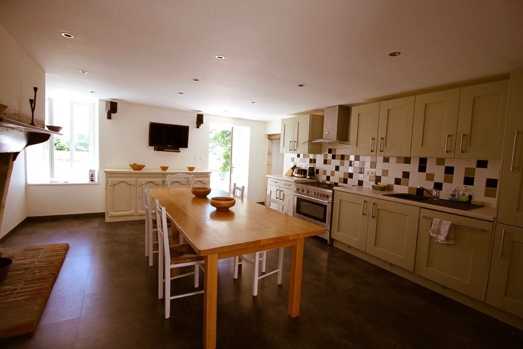 The kitchen with all mod cons and TV with English channels